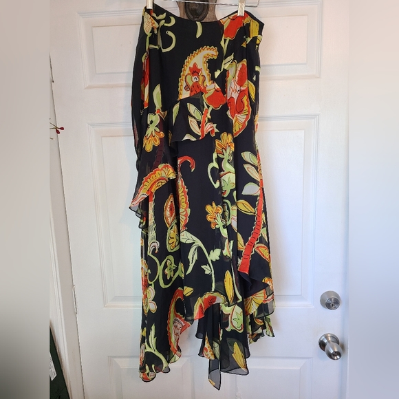 (340) Dana Buchman Woman's Silk Floral Print Skirt, Size: 12 Color: Black - Picture 10 of 16